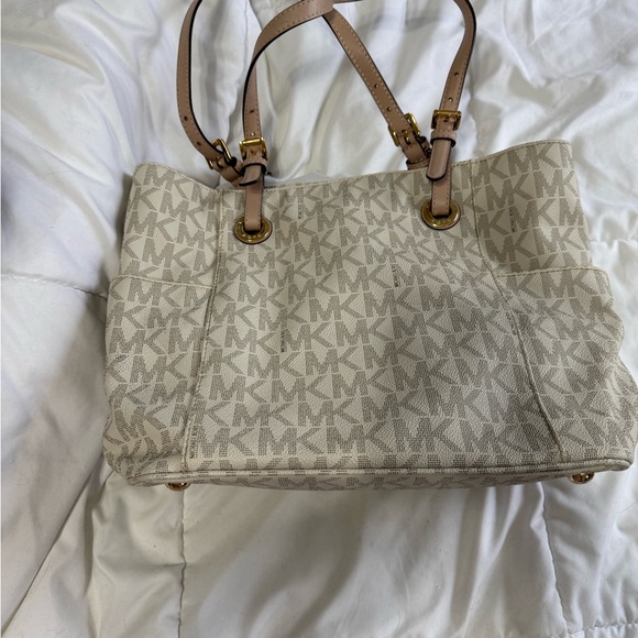 Michael Kors handbag with matching wallet - Picture 2 of 5